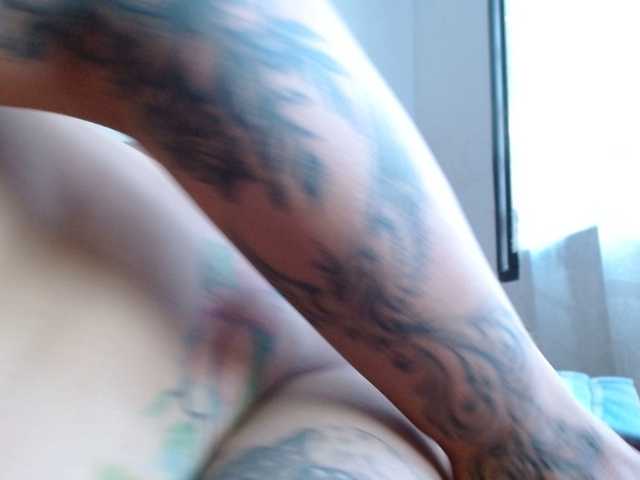 Kuvat LatinnSquiirt Hotter than ever!! im melting here, at goal Big squirt close to screen for #bigtits #bigass #latina