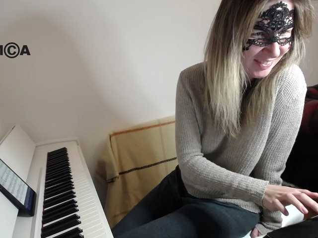 Kuvat PianoGirl Hi, Im Anastasia! Applause - 1tk+