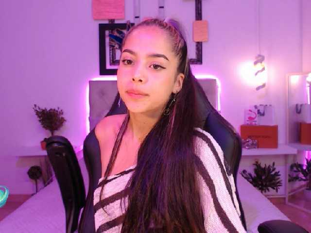 Kuvat saraahmilleer hello guys welcome to my room help me complette my first goal : naked go enjoy me #latina#brunette#curvy#hot#young#18#pvt