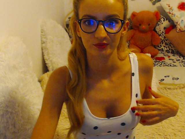Kuvat VerraSweet4U Waiting in my room guys if want have fun togheter:*:*:*LUsh is on! is 180 tks for suck my new dildo/70 soles feet/C2C = 50/ 100 topless/200 naked/300 fingering / 600 anal/ 1000 squirt